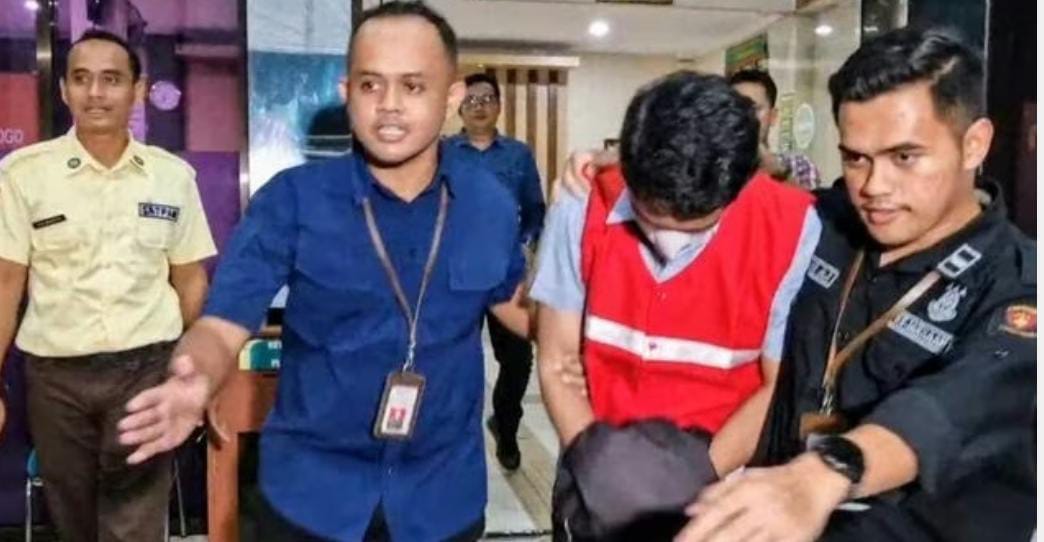 Mantan Mantri Salah Satu Bank BRI di Ponorogo Di Tahan Kejaksaan, Terkait kasus Kredit Fiktif.