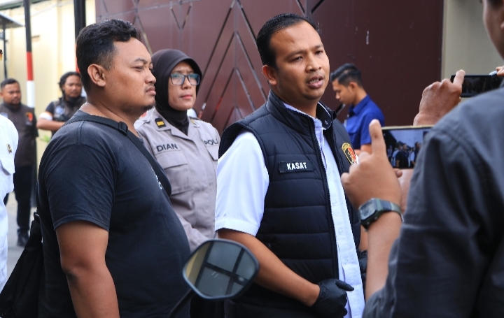 *Polres Ngawi Ungkap Penyalahgunaan BBM Bersubsidi, Pelaku dan 315 Liter Solar Diamankan*